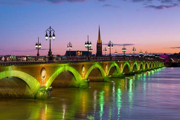 20140929174336217600_shutterstock_160917512_cityscape-of-bordeaux-at-a-summer-night